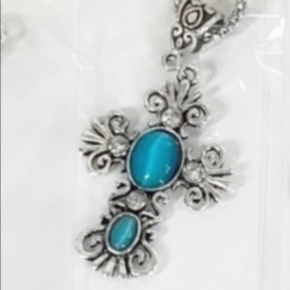 Antiqued Oxidized Cross Pendant Necklace -18” -Silver NWT - Picture 2 of 4